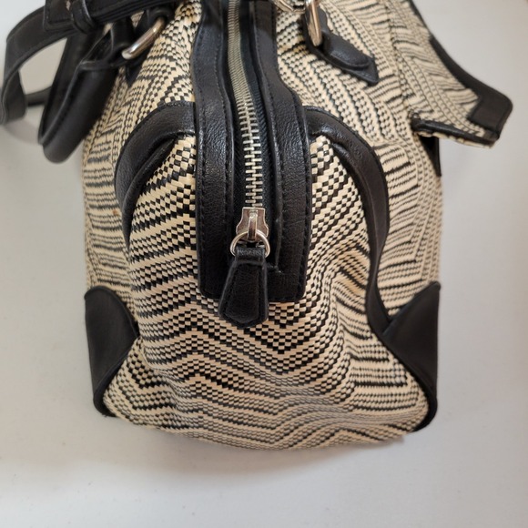 Danielle Nicole Handbag Purse Tote Crossbody Zip Close See Pics Flaw 0384‎ - Picture 3 of 9